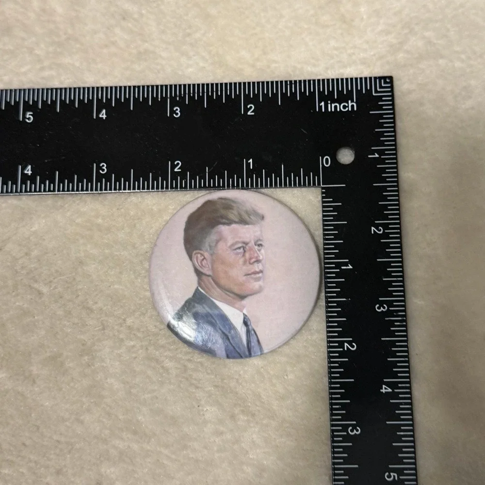 President John F Kennedy Portrait Vintage Pinback Button B48